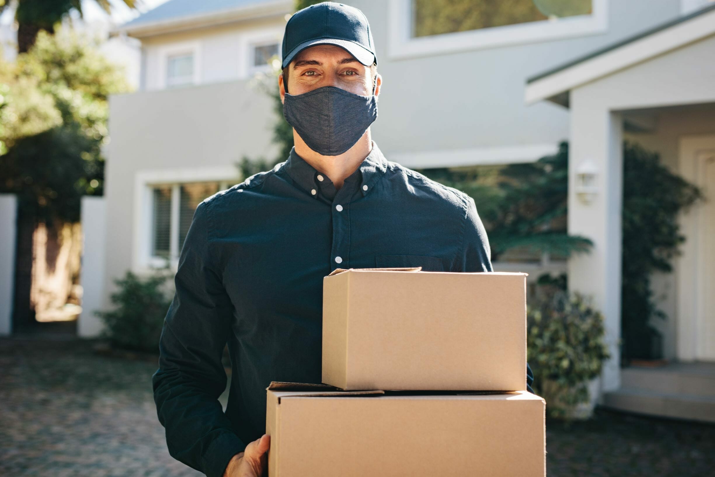 delivery staff initiating contactless delivery